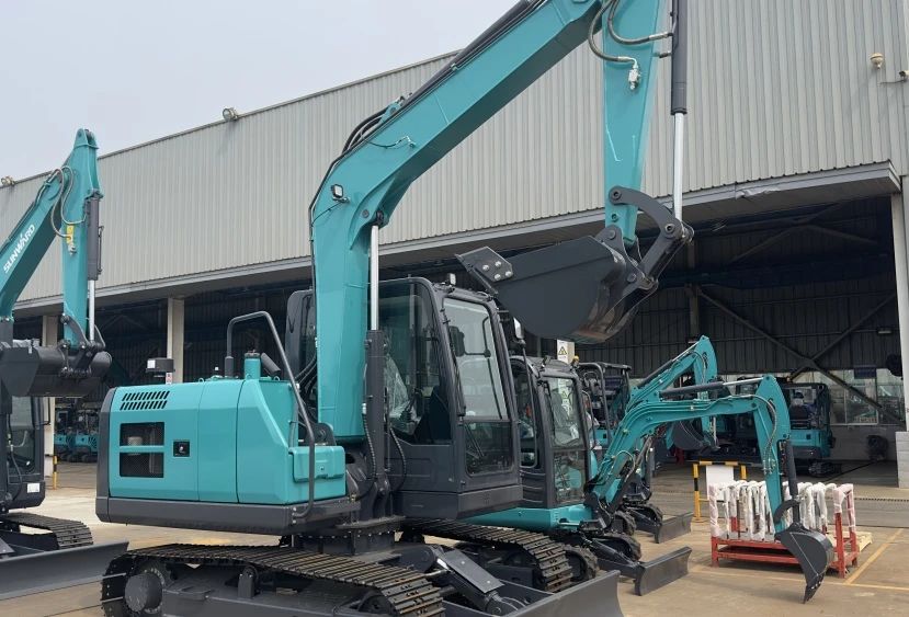 聚焦市场需求，，，，云顶国际yd888智能三款精品工程液压挖掘机乐成下线