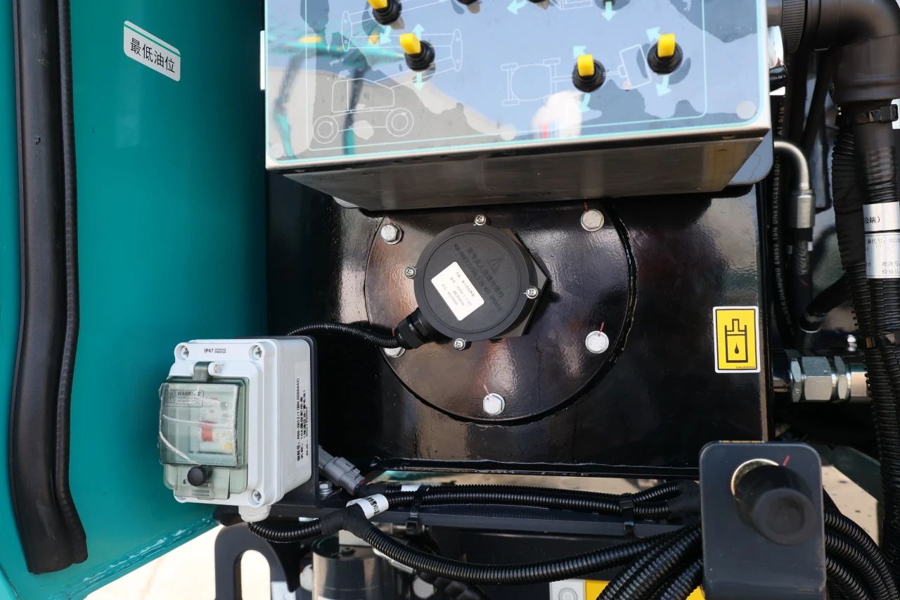 手艺新标杆！云顶国际yd888智能SWA22J-P柴动曲臂式高空作业平台下线！