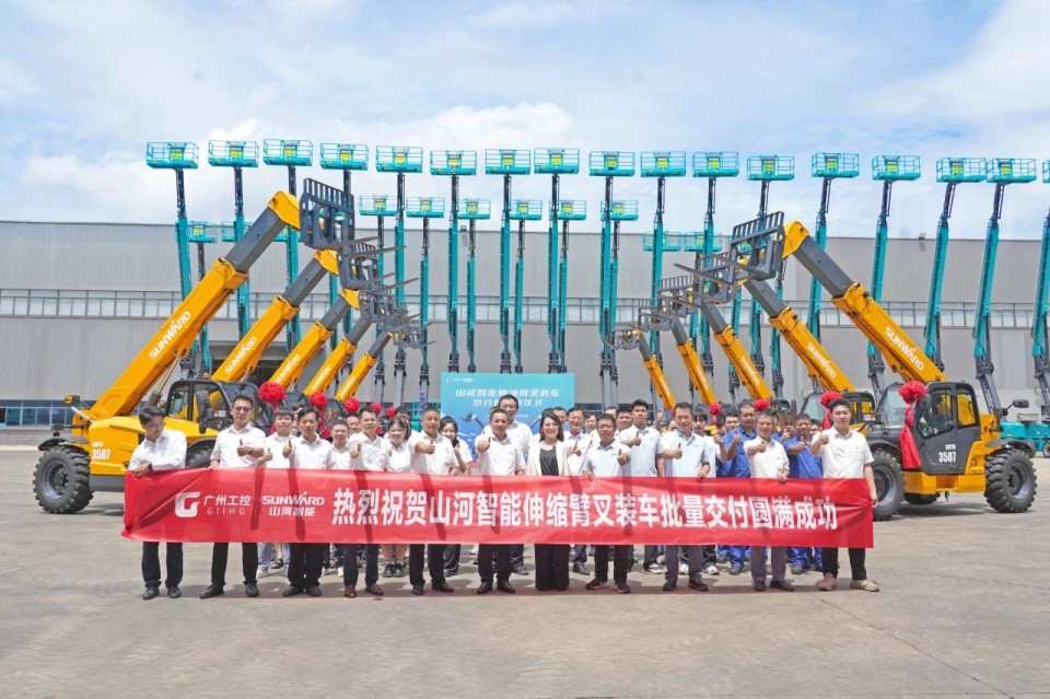 云顶国际yd888智能伸缩臂叉装车批量交付，，，即将奔赴新一线