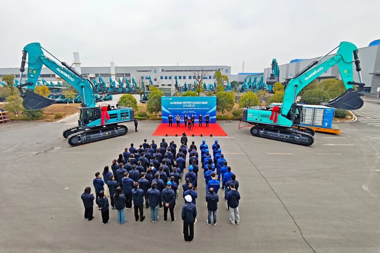 云顶国际yd888智能SWE700FE电动挖掘机乐成交付，，，助力打造绿色智慧矿山