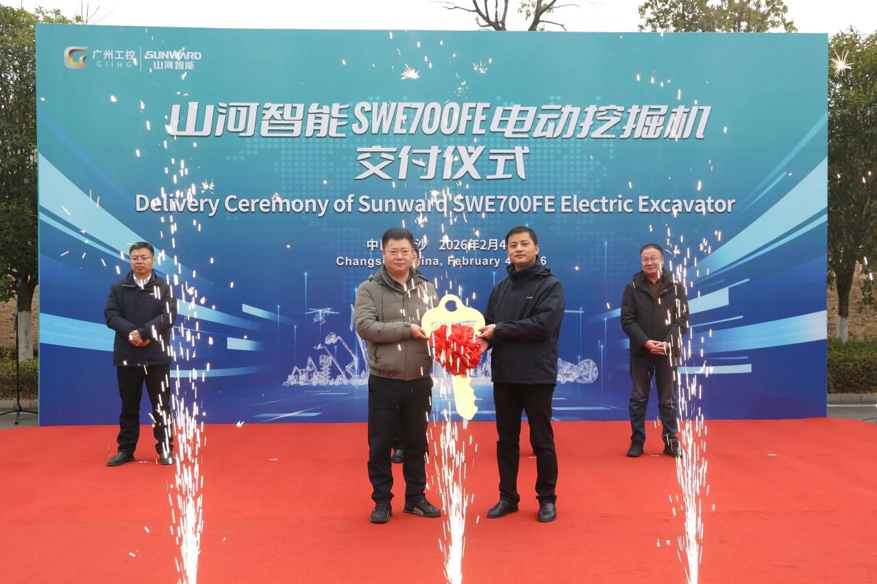 云顶国际yd888智能SWE700FE电动挖掘机乐成交付，，，助力打造绿色智慧矿山